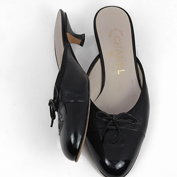 Chanel CC Bow Black Leather Mules - Picture 2 of 4